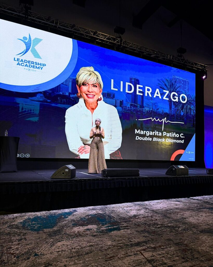 Margarita Patiño en el escenario de Leadership Academy Fuxion